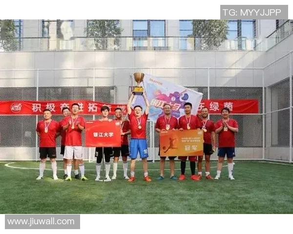 王辉与足球明星的亲密接触揭秘他们背后的故事与梦想