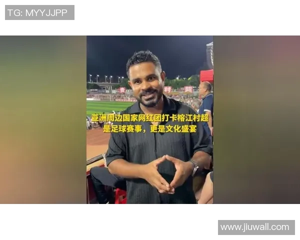 网红携足球明星共舞展现青春活力引发热潮与关注