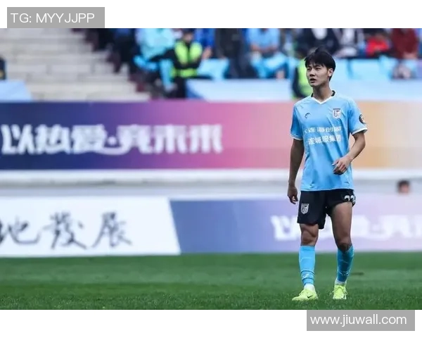 揭秘足球明星背后不为人知的训练视频与辛勤付出