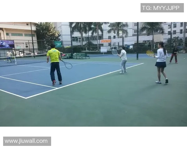 深圳网球队在世界杯背景下的转型与崛起之路探索与挑战并存的体育发展新篇章