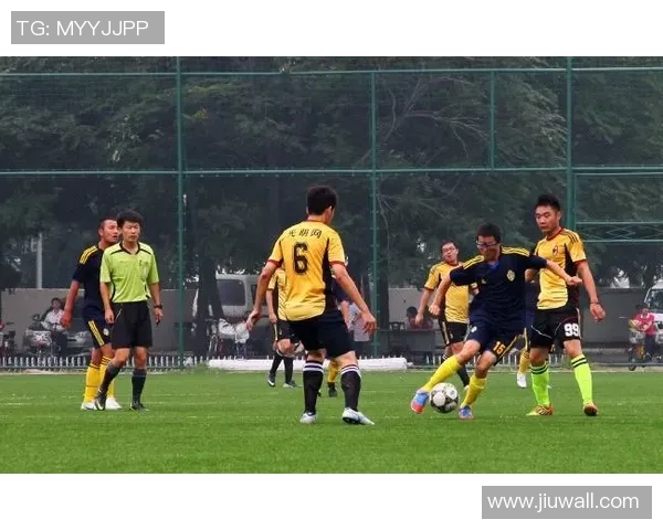 炫技足球明星的华丽瞬间与背后不为人知的努力与坚持 炫技足球明星的华丽瞬间与背后不为人知的努力与坚持