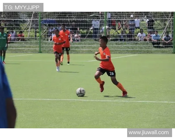 栾少足球：探索青少年足球发展新路径与未来潜力的深度分析与展望